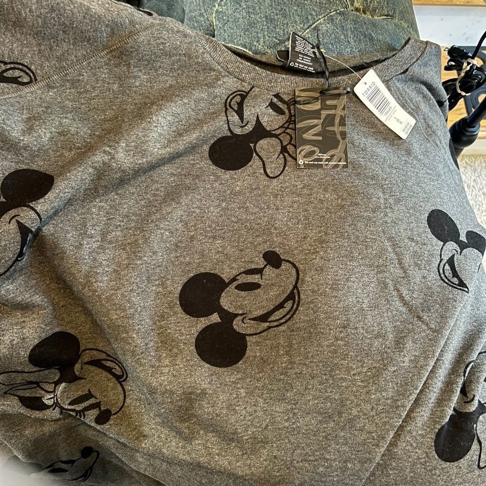 Torrid Women's 6 Disney Mickey & Minnie Mouse gray classic so soft sweatshirt - Picture 10 of 12